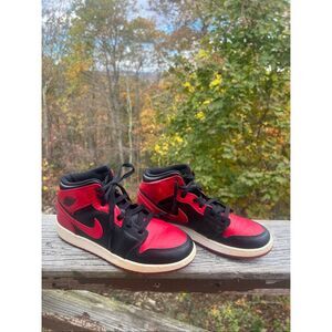 Nike Air Jordan 1 Mid "Bred Toe" Sneakers Sz 6 Y 554725 074